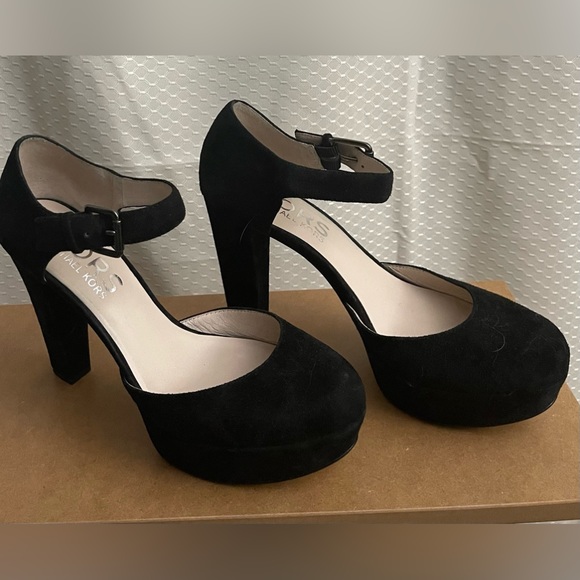 KORS Michael Kors Shoes - 🏆HP🏆 Kors/Michael Kors size 8.5 suede dressy shoes.